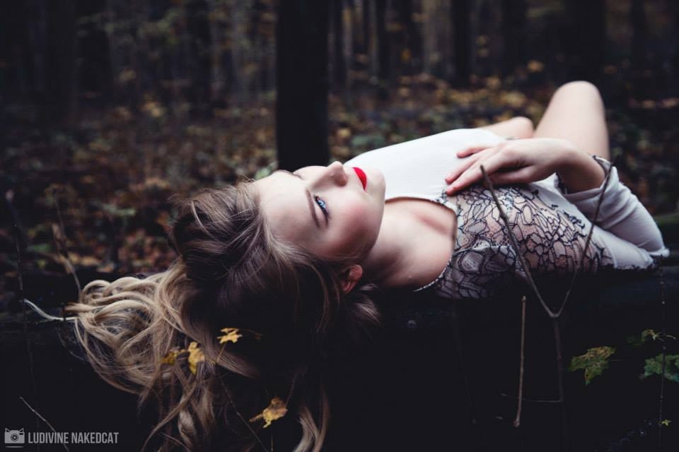 Book photo  © Ludivine Nakedcat / Myphotoagency