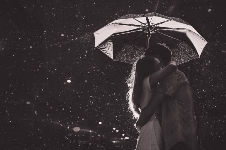 couple sous la pluie